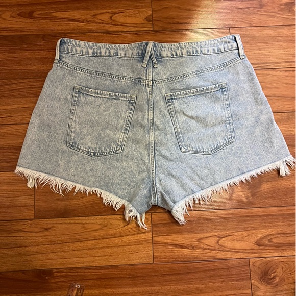 Good American Jean Shorts - Picture 4 of 5